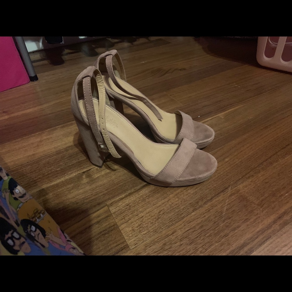 High heels - Picture 2 of 2